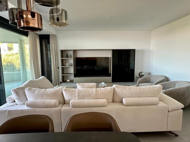 3 soverom Leilighet til leie i Marbella med svømmebasseng garasje - € 4 000 (Ref: 9571450)