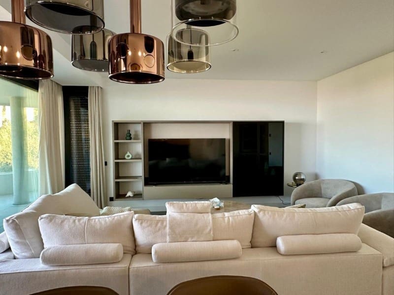 3 soverom Leilighet til leie i Marbella med svømmebasseng garasje - € 4 000 (Ref: 9571450)