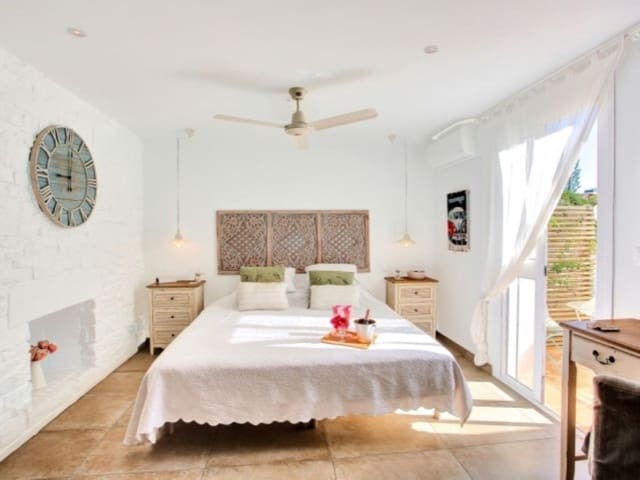 6 soverom Villa til leie i Marbesa, Marbella med svømmebasseng garasje - € 7 800 (Ref: 9571451)