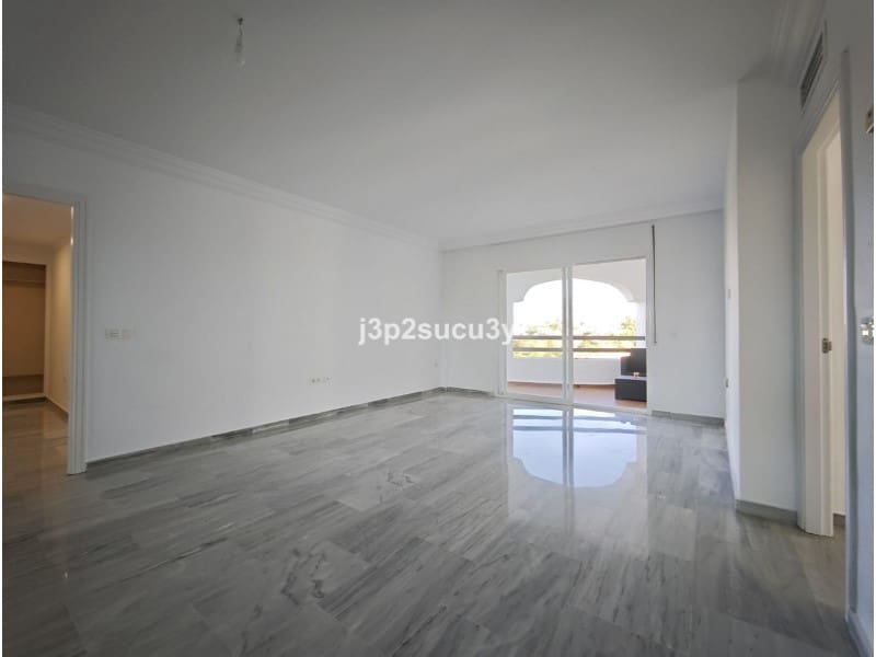 3 sovrum Lägenhet att hyra i San Pedro de Alcantara med pool garage - 2 200 € (Ref: 9571452)