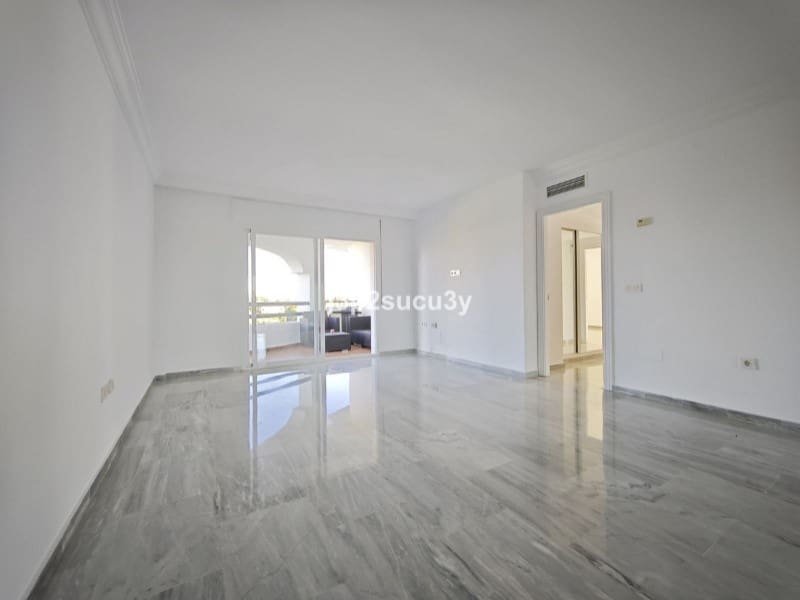 3 sovrum Lägenhet att hyra i San Pedro de Alcantara med pool garage - 2 200 € (Ref: 9571452)