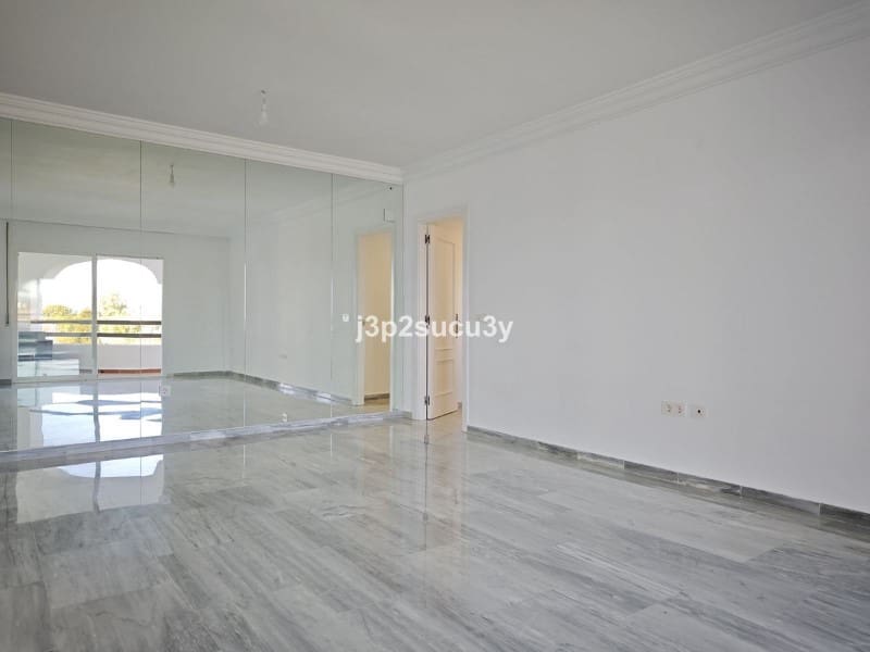 3 sovrum Lägenhet att hyra i San Pedro de Alcantara med pool garage - 2 200 € (Ref: 9571452)