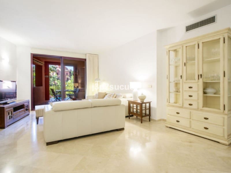 Appartement de 3 chambres à louer à Los Monteros avec piscine garage - 2 200 € (Ref: 9571453)