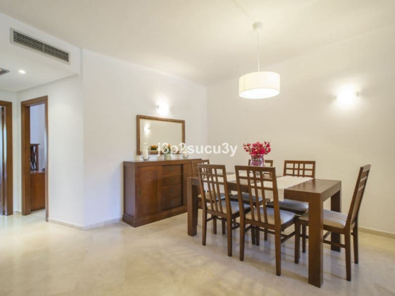 Appartement de 3 chambres à louer à Los Monteros avec piscine garage - 2 200 € (Ref: 9571453)