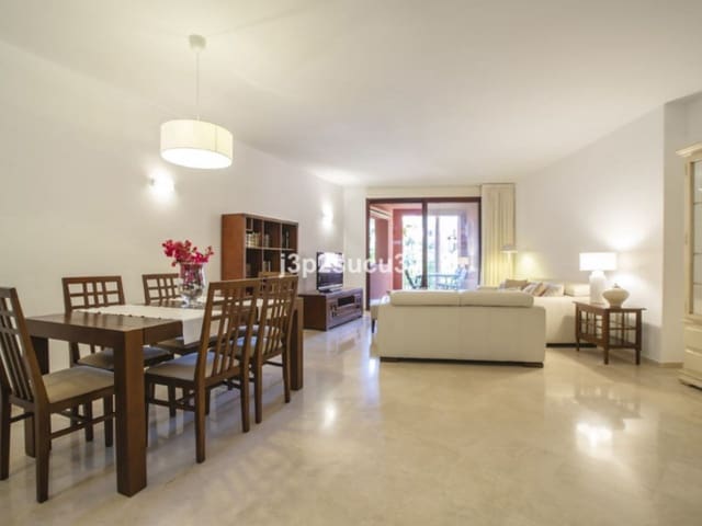 Appartement de 3 chambres à louer à Los Monteros, Marbella avec piscine garage - 2 200 € (Ref: 9571453)