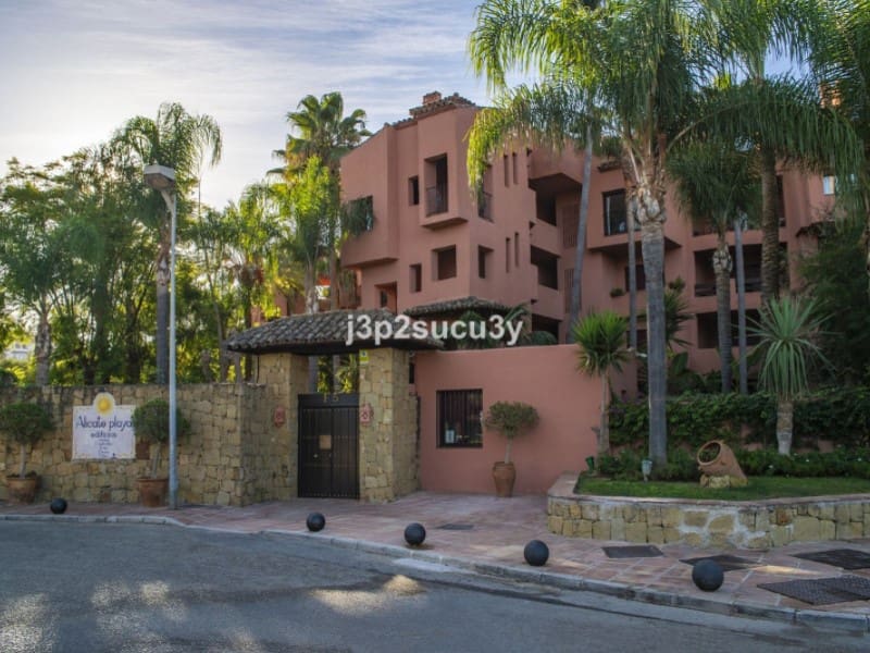 Appartement de 3 chambres à louer à Los Monteros avec piscine garage - 2 200 € (Ref: 9571453)