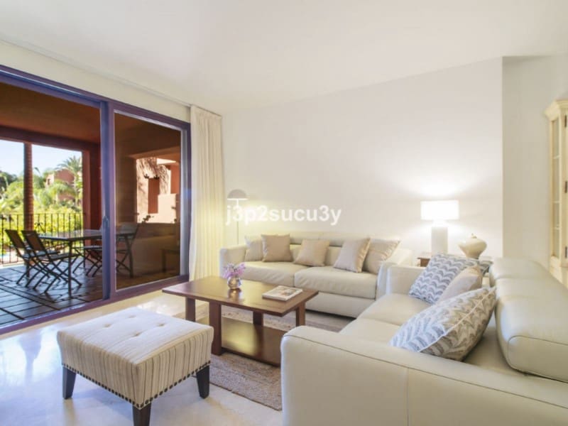 Appartement de 3 chambres à louer à Los Monteros avec piscine garage - 2 200 € (Ref: 9571453)