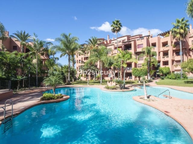 Appartement de 3 chambres à louer à Los Monteros, Marbella avec piscine garage - 2 200 € (Ref: 9571453)