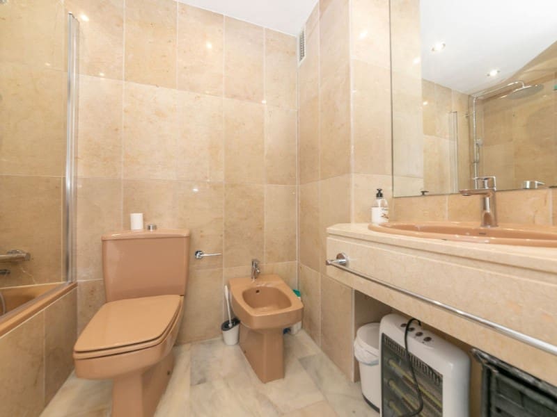 3 bedroom Apartment for rent in Estepona with pool garage - € 1,800 (Ref: 9571458)