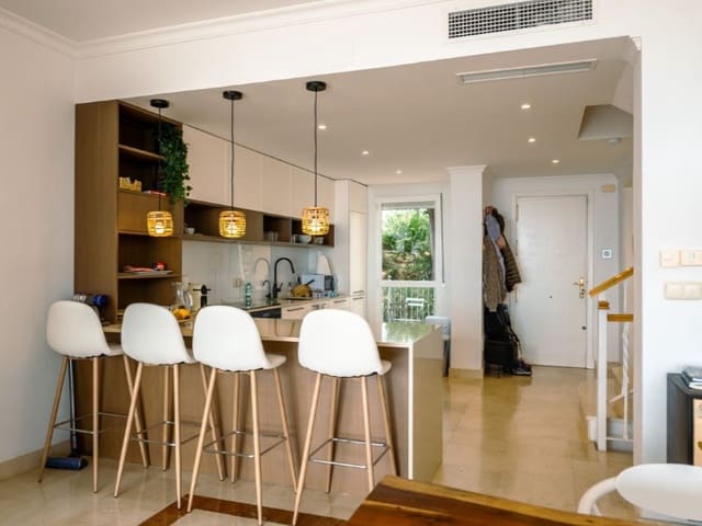 3 sovrum Semi-fristående Villa att hyra i Elviria, Marbella med pool garage - 3 850 € (Ref: 9571464)