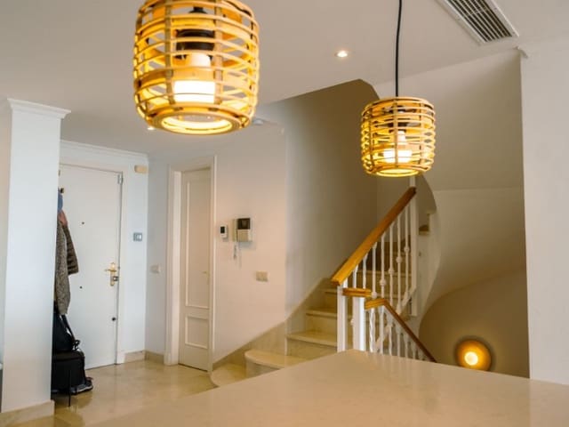 3 sovrum Semi-fristående Villa att hyra i Elviria, Marbella med pool garage - 3 850 € (Ref: 9571464)