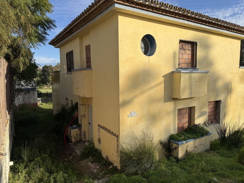 3 Zimmer Villa zu verkaufen in Estepona mit Pool - 650.000 € (Ref: 9574897)