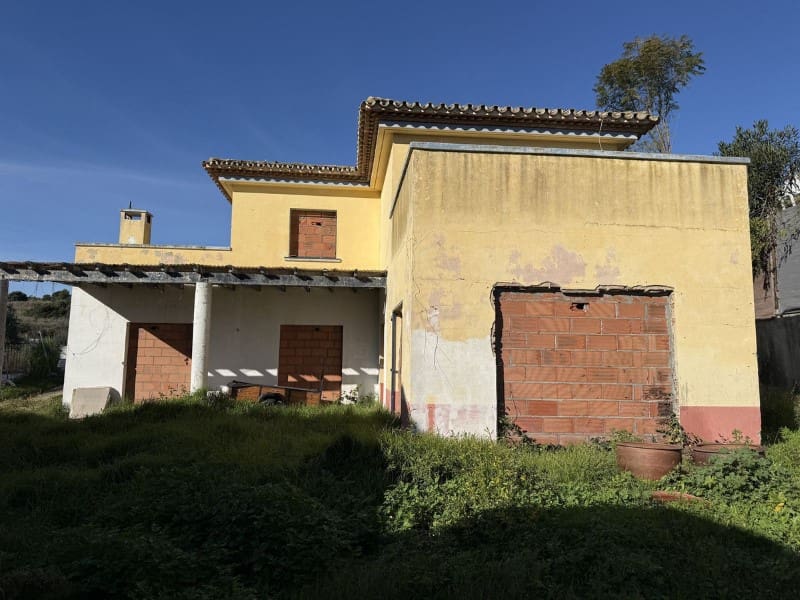 3 Zimmer Villa zu verkaufen in Estepona mit Pool - 650.000 € (Ref: 9574897)