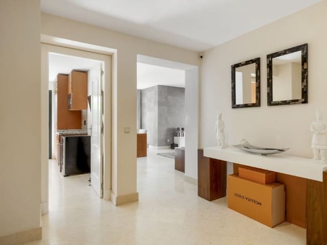 2 quarto Apartamento para venda em Los Arqueros - Puerto del Almendro, Benahavís com piscina - 549 500 € (Ref: 9574898)