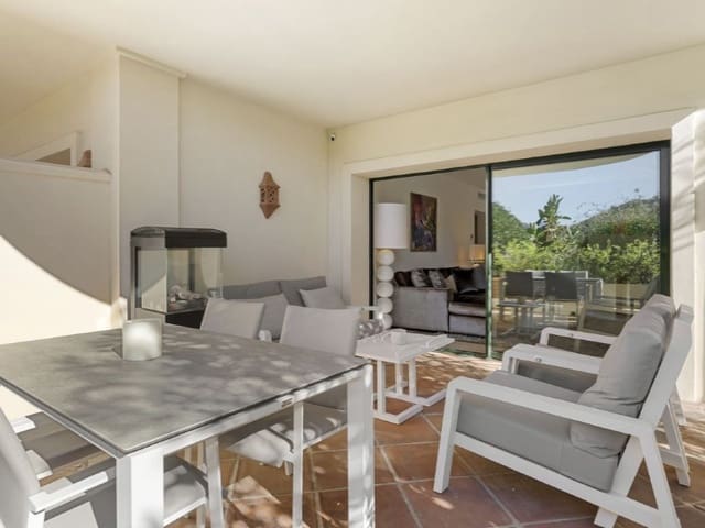 2 quarto Apartamento para venda em Los Arqueros - Puerto del Almendro, Benahavís com piscina - 549 500 € (Ref: 9574898)