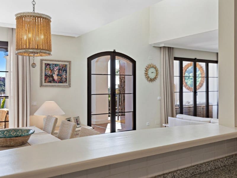 4 Zimmer Villa zu verkaufen in Benahavis mit Pool - 1.050.000 € (Ref: 9574899)