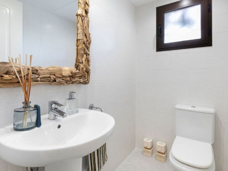 4 Zimmer Villa zu verkaufen in Benahavis mit Pool - 1.050.000 € (Ref: 9574899)