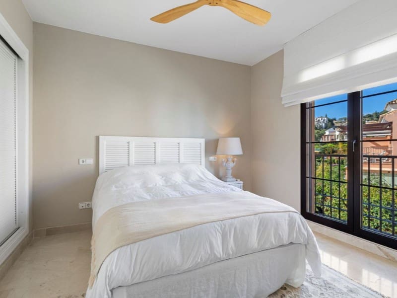 4 Zimmer Villa zu verkaufen in Benahavis mit Pool - 1.050.000 € (Ref: 9574899)