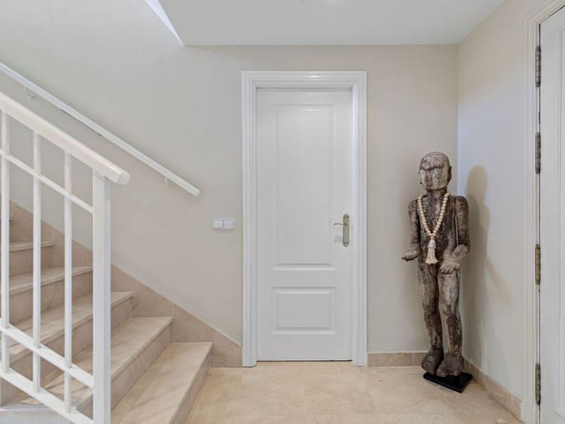 4 Zimmer Villa zu verkaufen in Benahavis mit Pool - 1.050.000 € (Ref: 9574899)