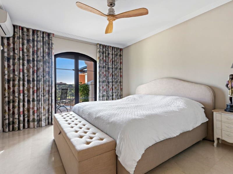 4 Zimmer Villa zu verkaufen in Benahavis mit Pool - 1.050.000 € (Ref: 9574899)