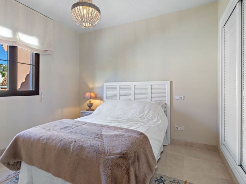 4 Zimmer Villa zu verkaufen in Benahavis mit Pool - 1.050.000 € (Ref: 9574899)