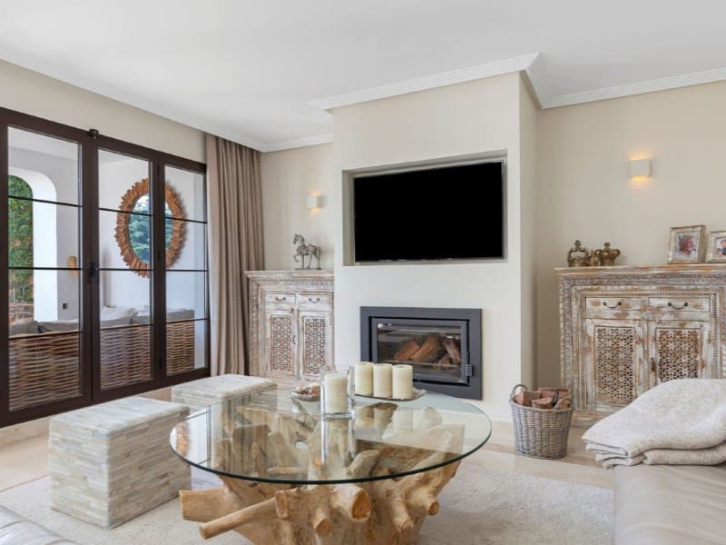 4 Zimmer Villa zu verkaufen in Benahavis mit Pool - 1.050.000 € (Ref: 9574899)