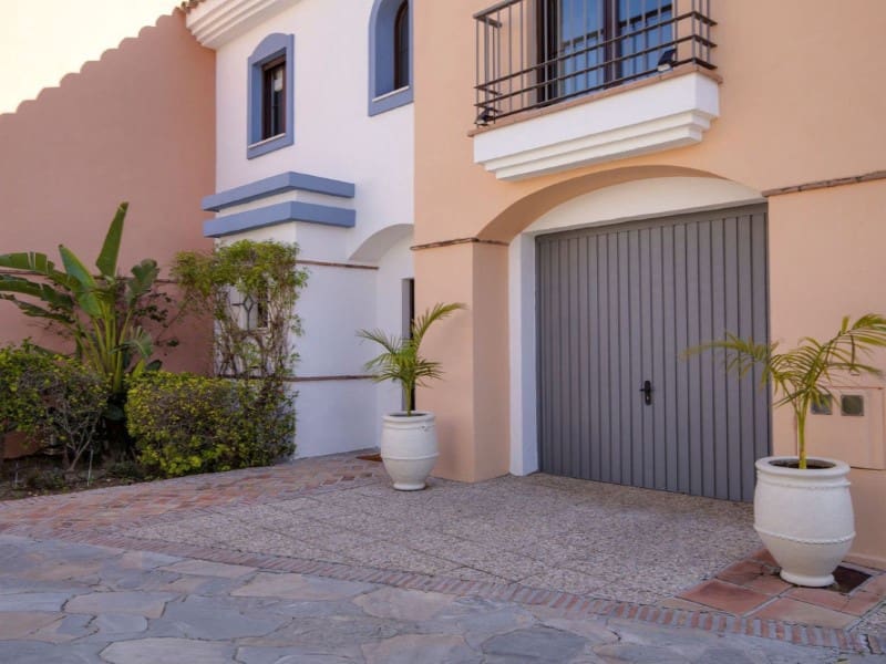 4 Zimmer Villa zu verkaufen in Benahavis mit Pool - 1.050.000 € (Ref: 9574899)