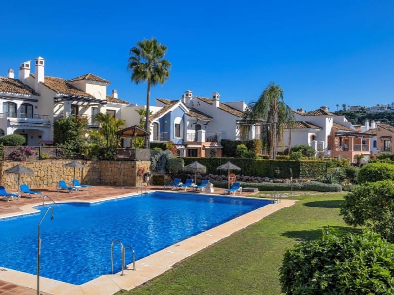 4 Zimmer Villa zu verkaufen in Benahavis mit Pool - 1.050.000 € (Ref: 9574899)