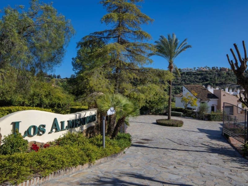 4 Zimmer Villa zu verkaufen in Benahavis mit Pool - 1.050.000 € (Ref: 9574899)