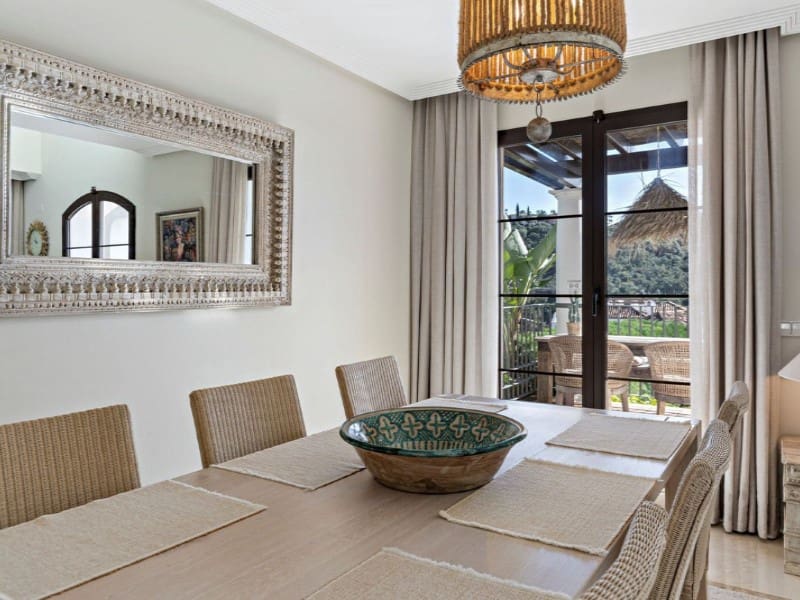 4 Zimmer Villa zu verkaufen in Benahavis mit Pool - 1.050.000 € (Ref: 9574899)