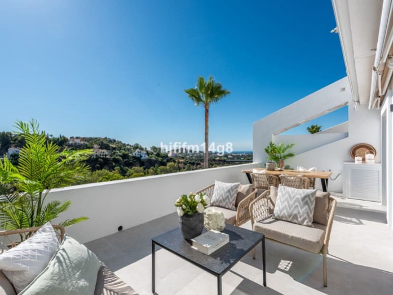 3 quarto Apartamento para venda em La Quinta com piscina - 649 000 € (Ref: 9574902)