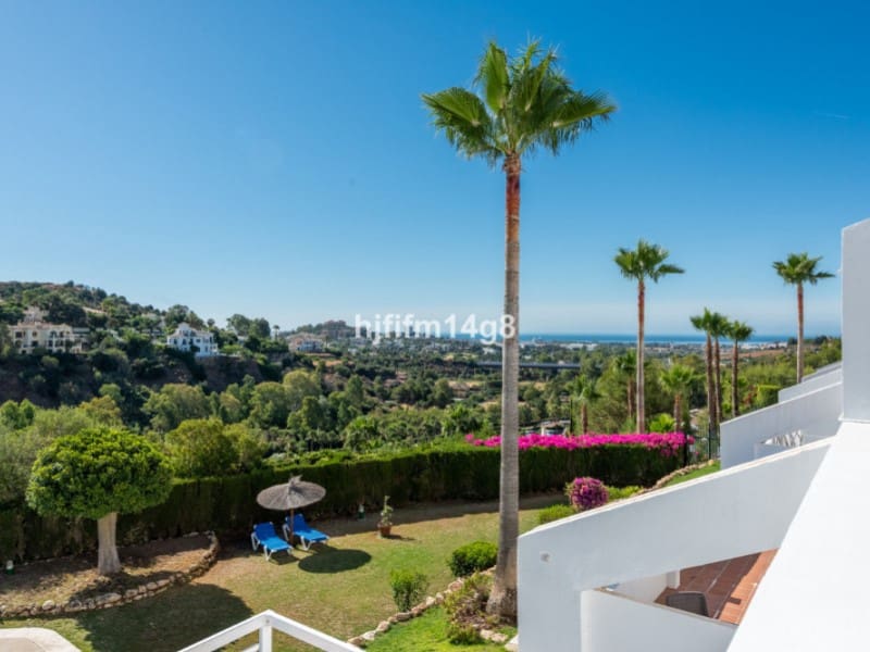 3 quarto Apartamento para venda em La Quinta com piscina - 649 000 € (Ref: 9574902)