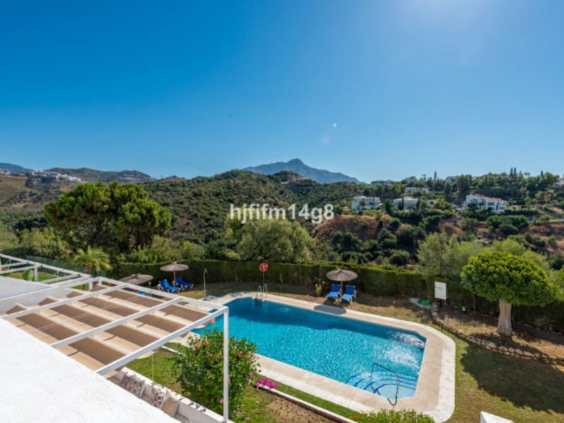 3 quarto Apartamento para venda em La Quinta com piscina - 649 000 € (Ref: 9574902)