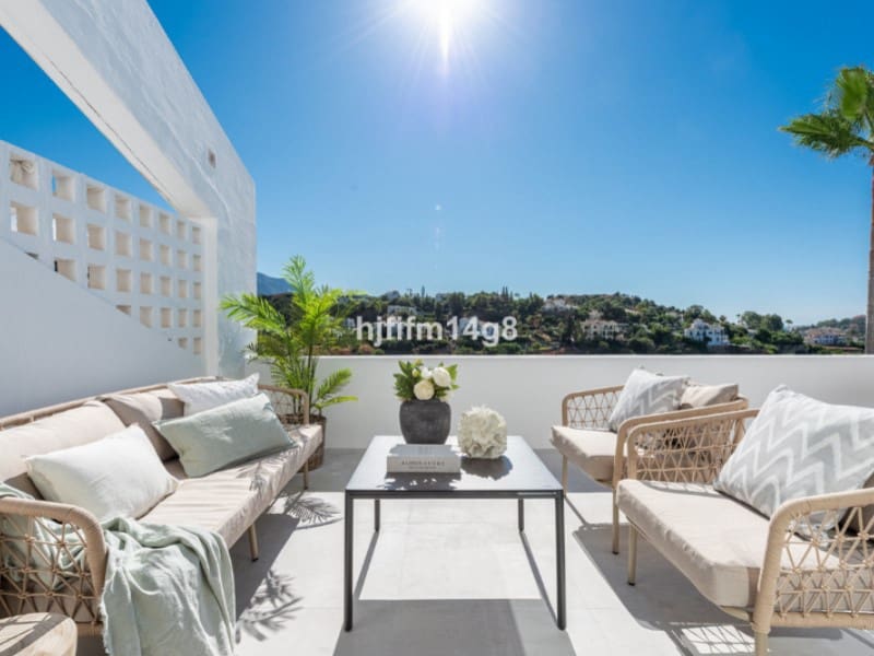 3 quarto Apartamento para venda em La Quinta com piscina - 649 000 € (Ref: 9574902)