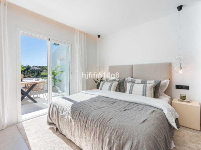 3 quarto Apartamento para venda em La Quinta com piscina - 649 000 € (Ref: 9574902)