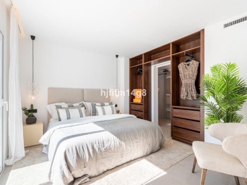 3 quarto Apartamento para venda em La Quinta com piscina - 649 000 € (Ref: 9574902)