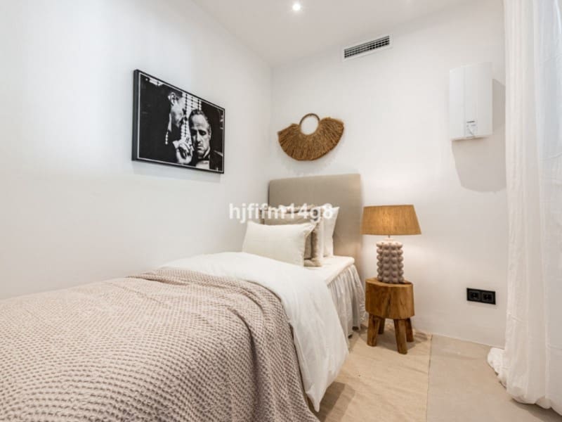 3 quarto Apartamento para venda em La Quinta com piscina - 649 000 € (Ref: 9574902)