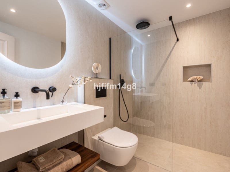 3 quarto Apartamento para venda em La Quinta com piscina - 649 000 € (Ref: 9574902)