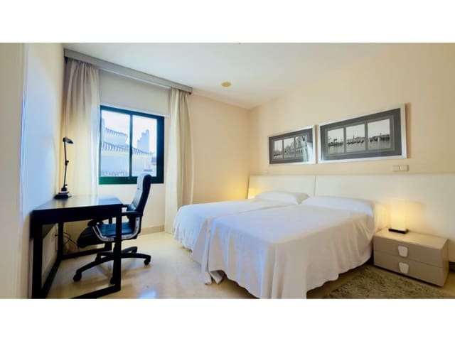 3 quarto Apartamento para venda em Los Arqueros - Puerto del Almendro, Benahavís com piscina garagem - 1 200 000 € (Ref: 9574904)