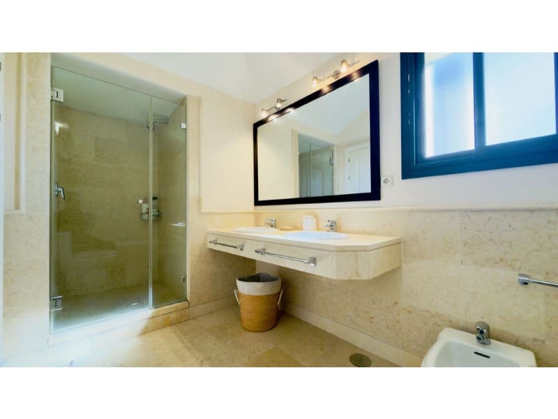 3 chambre Appartement à vendre à Benahavis avec piscine garage - 1 200 000 € (Ref: 9574904)