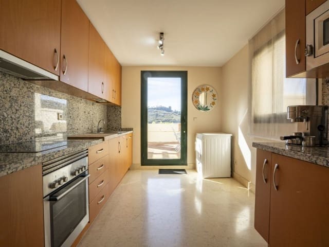 3 quarto Apartamento para venda em Los Arqueros - Puerto del Almendro, Benahavís com piscina garagem - 1 200 000 € (Ref: 9574904)