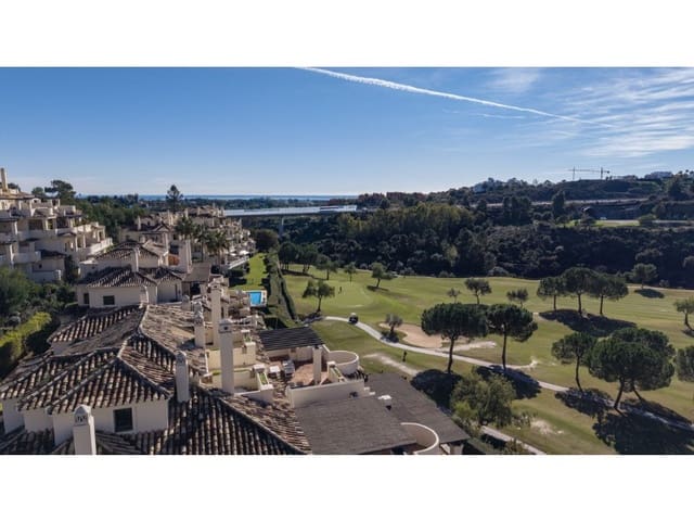 3 quarto Apartamento para venda em Los Arqueros - Puerto del Almendro, Benahavís com piscina garagem - 1 200 000 € (Ref: 9574904)