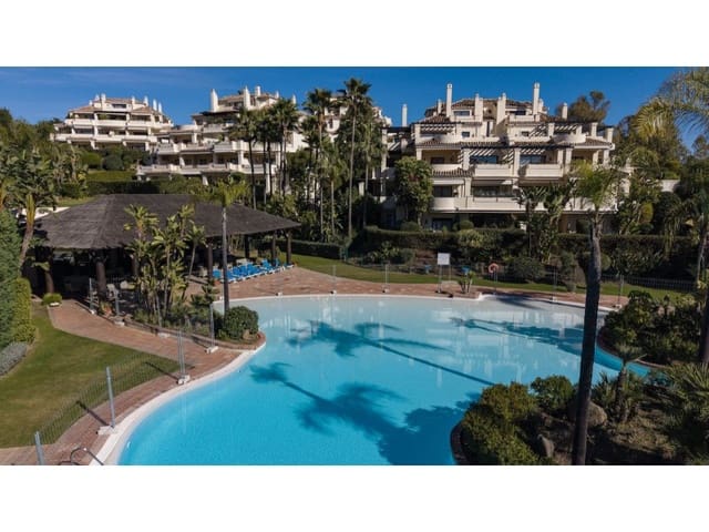 3 quarto Apartamento para venda em Los Arqueros - Puerto del Almendro, Benahavís com piscina garagem - 1 200 000 € (Ref: 9574904)