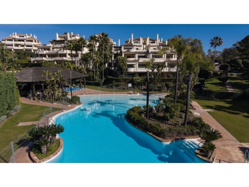 3 chambre Appartement à vendre à Benahavis avec piscine garage - 1 200 000 € (Ref: 9574904)