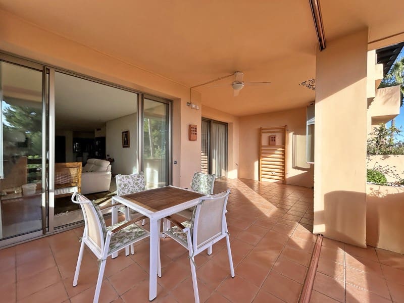 2 slaapkamer Appartement te koop in Los Monteros met zwembad - € 1.350.000 (Ref: 9574915)
