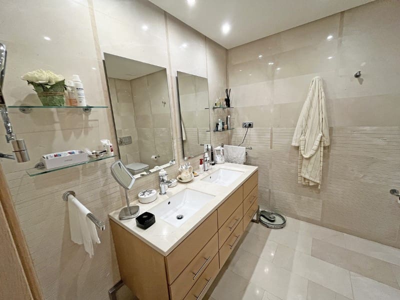 2 slaapkamer Appartement te koop in Los Monteros met zwembad - € 1.350.000 (Ref: 9574915)