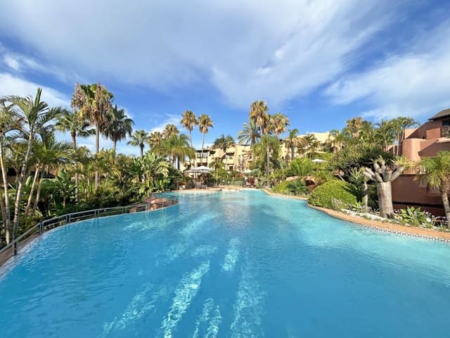 Apartamento de 2 habitaciones en Los Monteros, Marbella en venta con piscina - 1.350.000 € (Ref: 9574915)