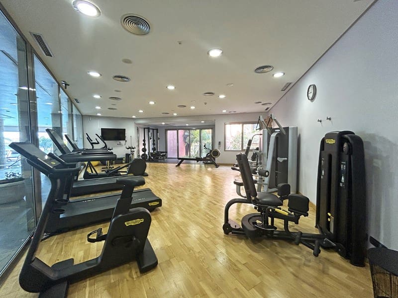 2 slaapkamer Appartement te koop in Los Monteros met zwembad - € 1.350.000 (Ref: 9574915)