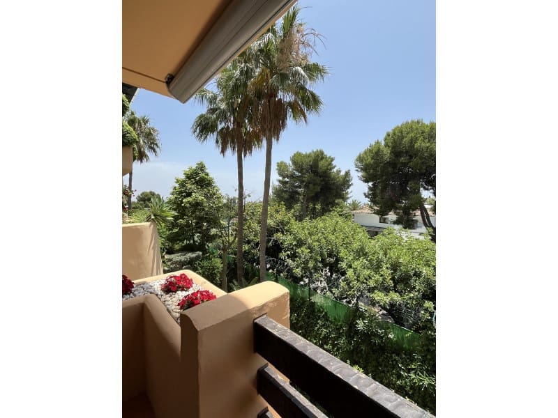 2 slaapkamer Appartement te koop in Los Monteros met zwembad - € 1.350.000 (Ref: 9574915)