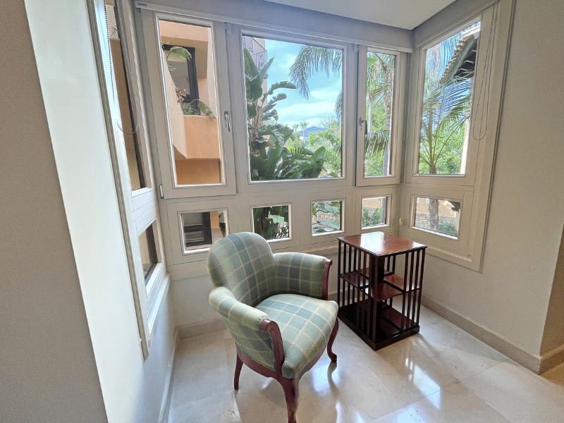 2 slaapkamer Appartement te koop in Los Monteros met zwembad - € 1.350.000 (Ref: 9574915)